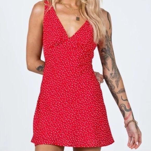 Princess Polly Dresses & Skirts - Princess Polly red v neck Nellie dress